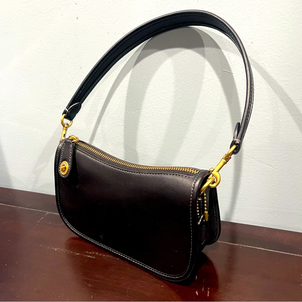 Coach Swinger 20